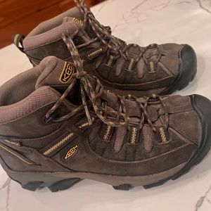 KEEN  Targhee III Waterproof Mid Hiking Boots - Men’s 9